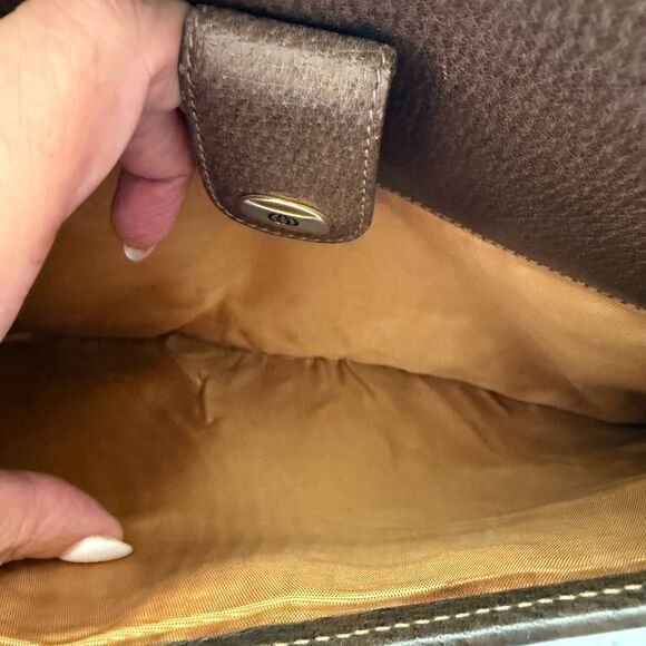 Vintage Gucci Canvas and Leather shoulder Bag - Picture 8 of 17